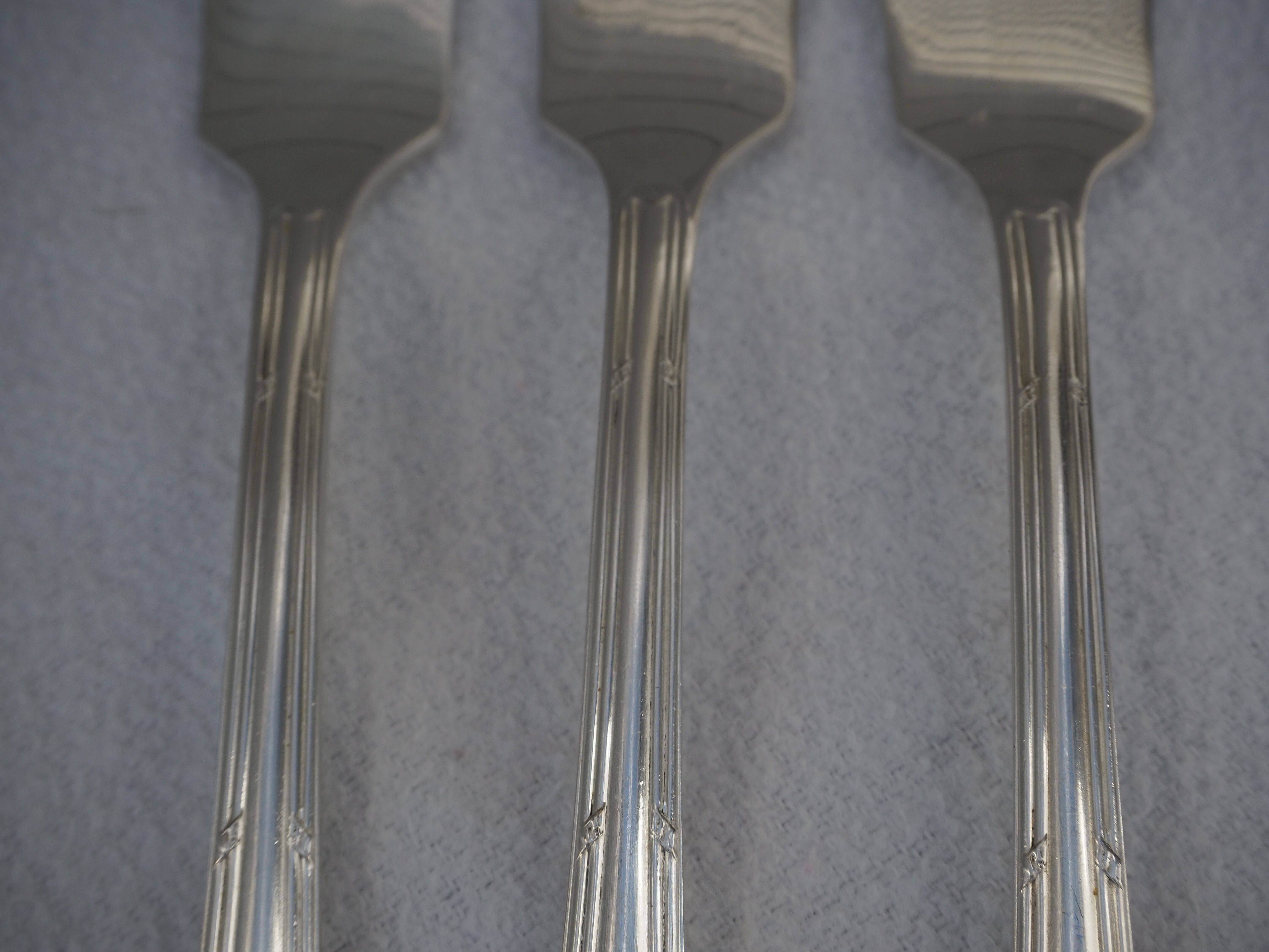 Fish service and its 6 silver-plated cutlery, crossed ribbon model