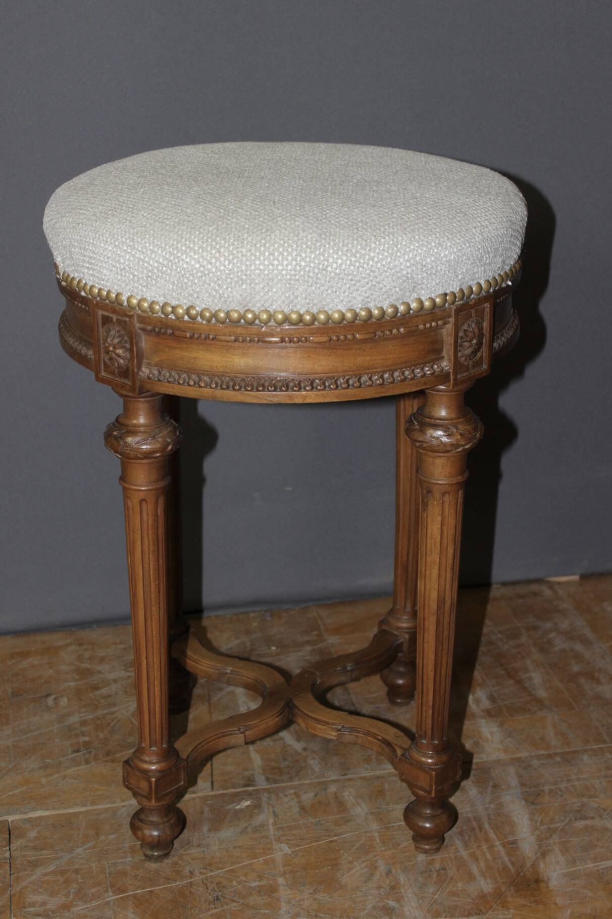 Tabouret de Style Louis XVI en Noyer vers 1900
