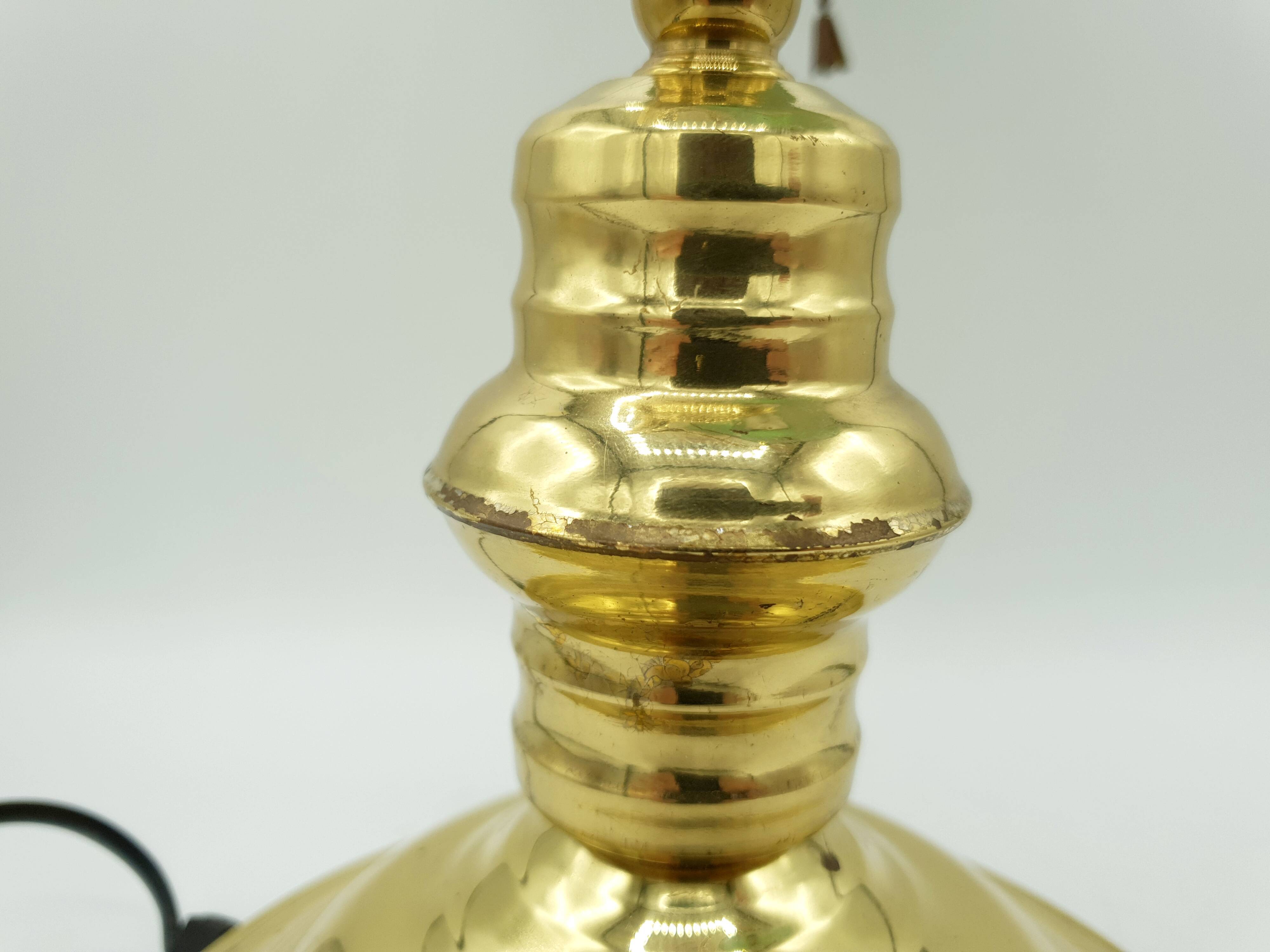 Banker's lamp or chain notary