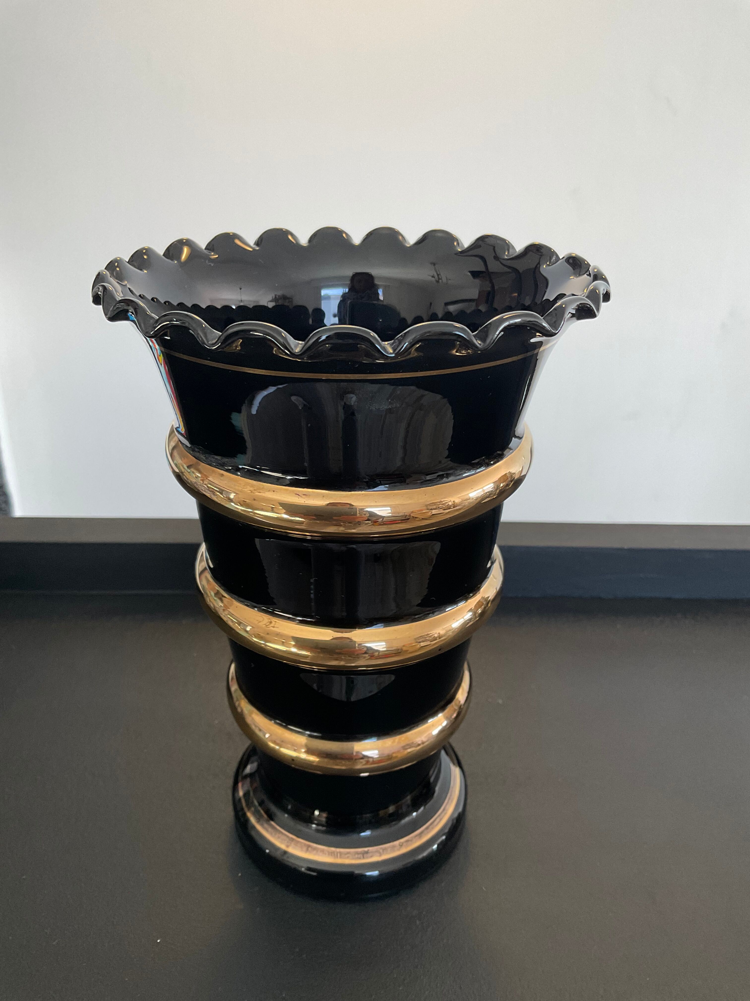 Vase vintage en opaline noir et doré