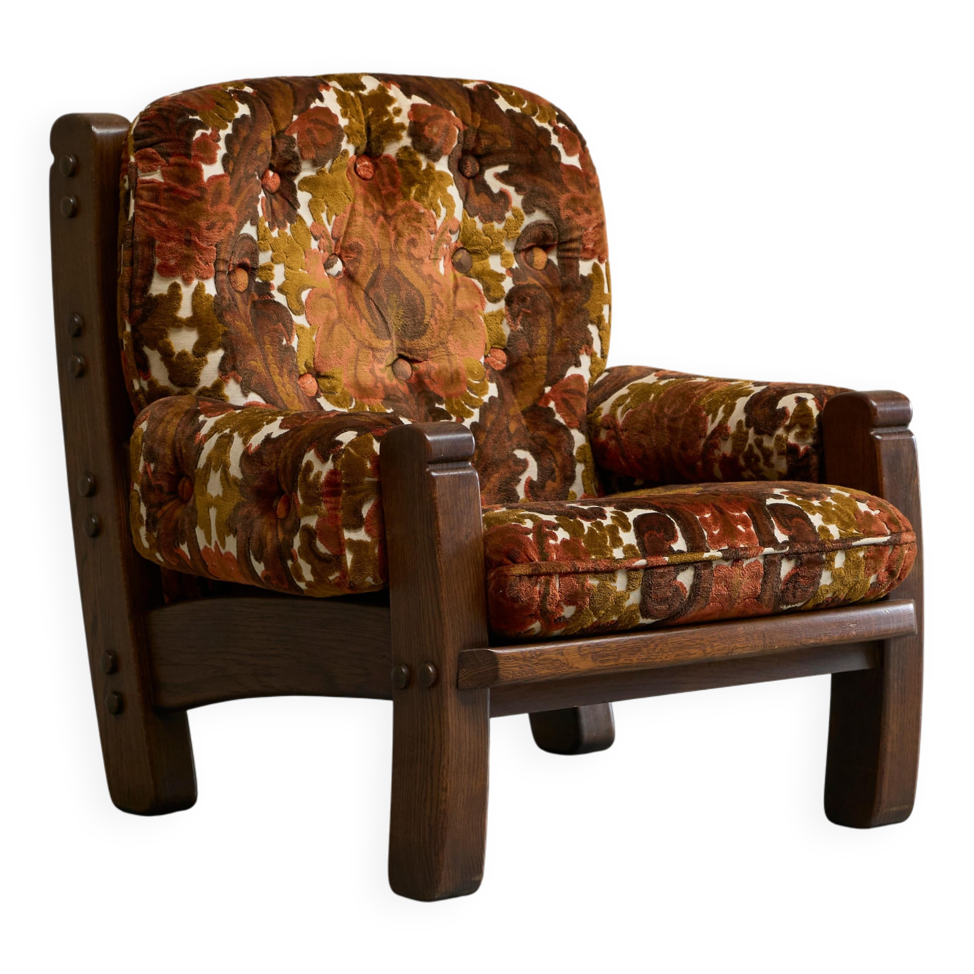 Brutalist lounge chair in solid oak and velvet from the 1960s.