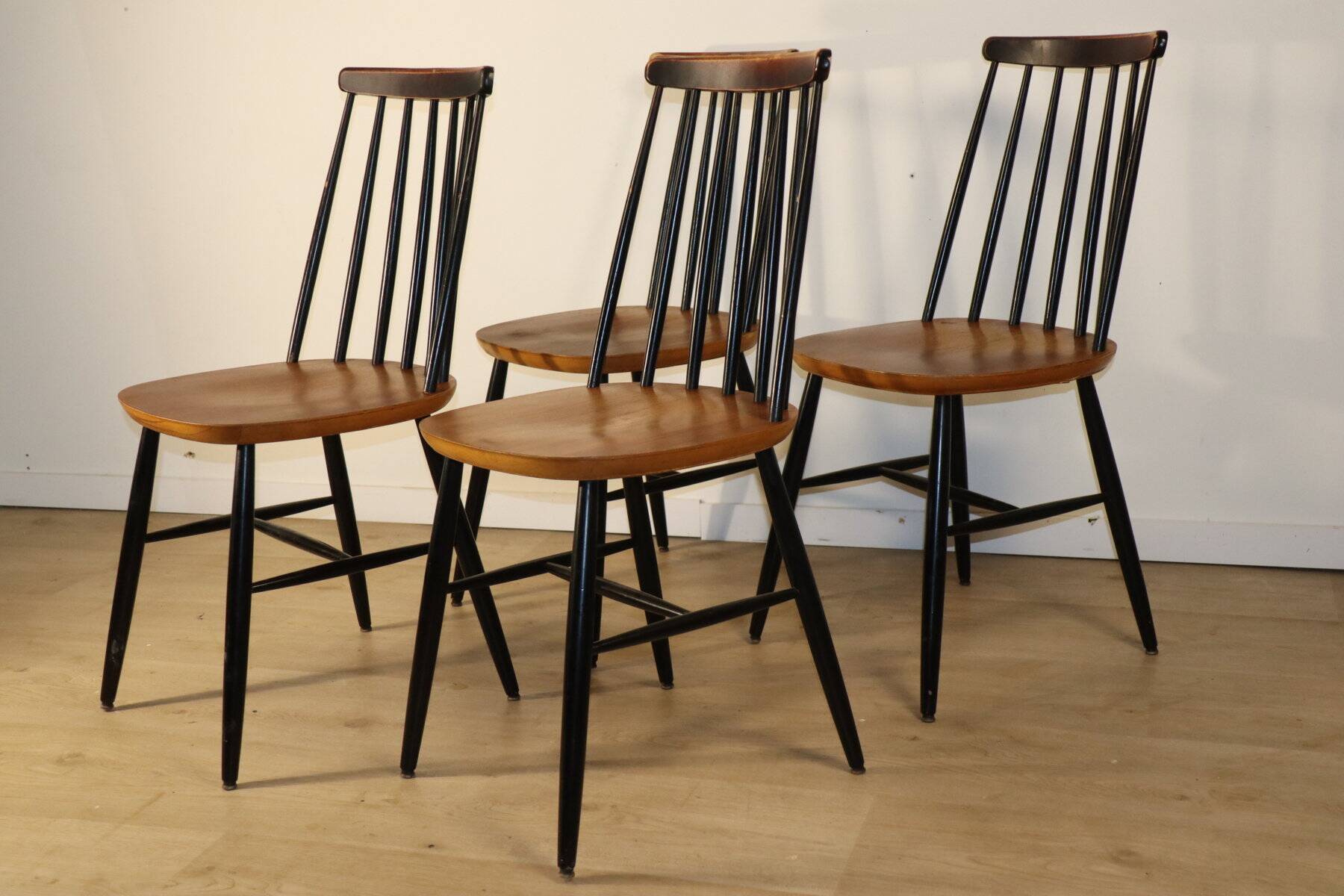 Set of 4 vintage wooden chairs, 1960.