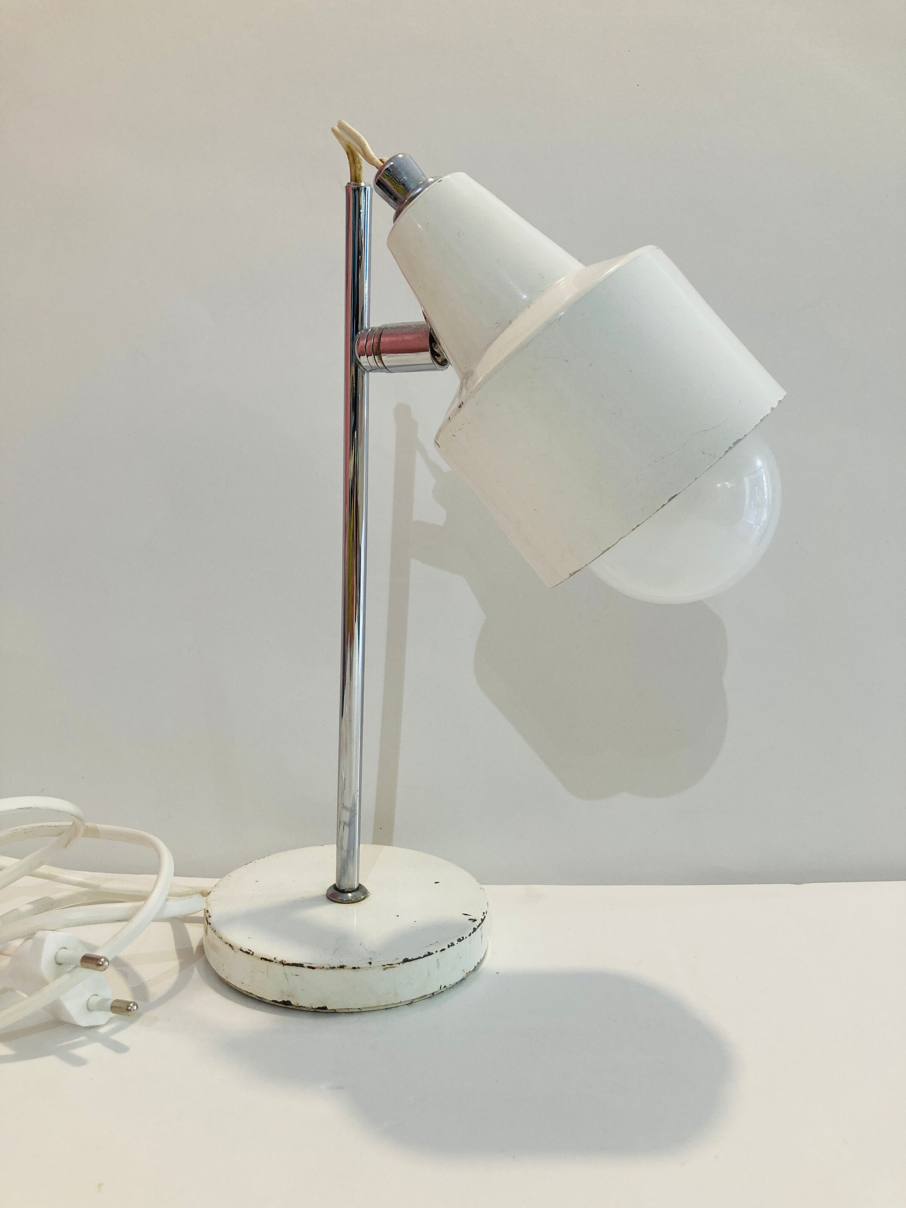 White metal desk lamp years 60-70-