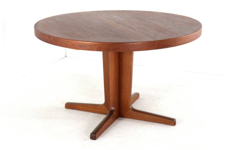 Danish round 1x extendable dining table 'Outrup' - teak