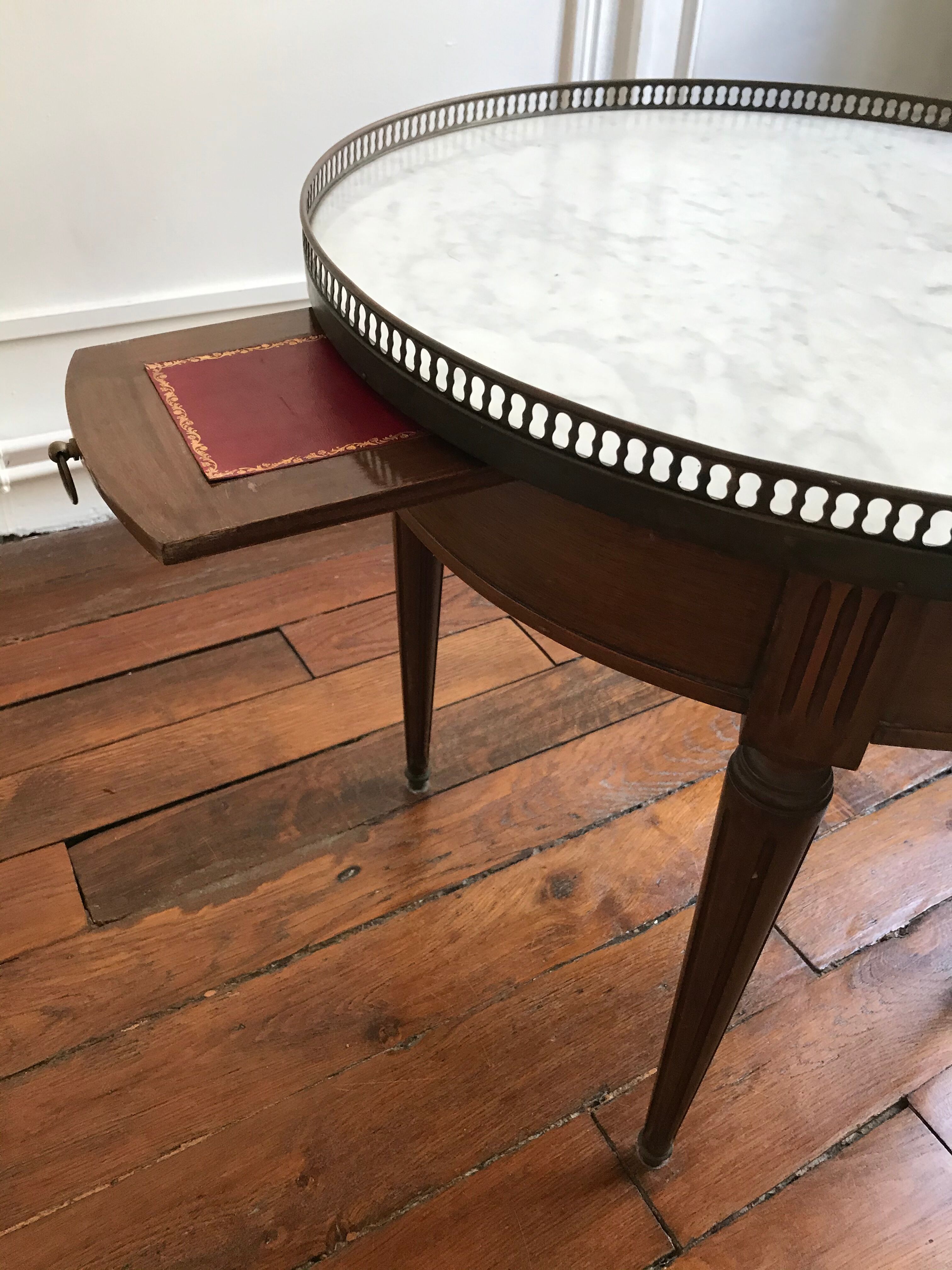 Louis XVI-style hot water table
