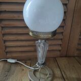 Lampe salon chevet originale base laiton globe opaline
