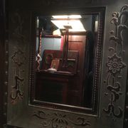 Miroir biseauté en bois et résine, imitation bois/métal