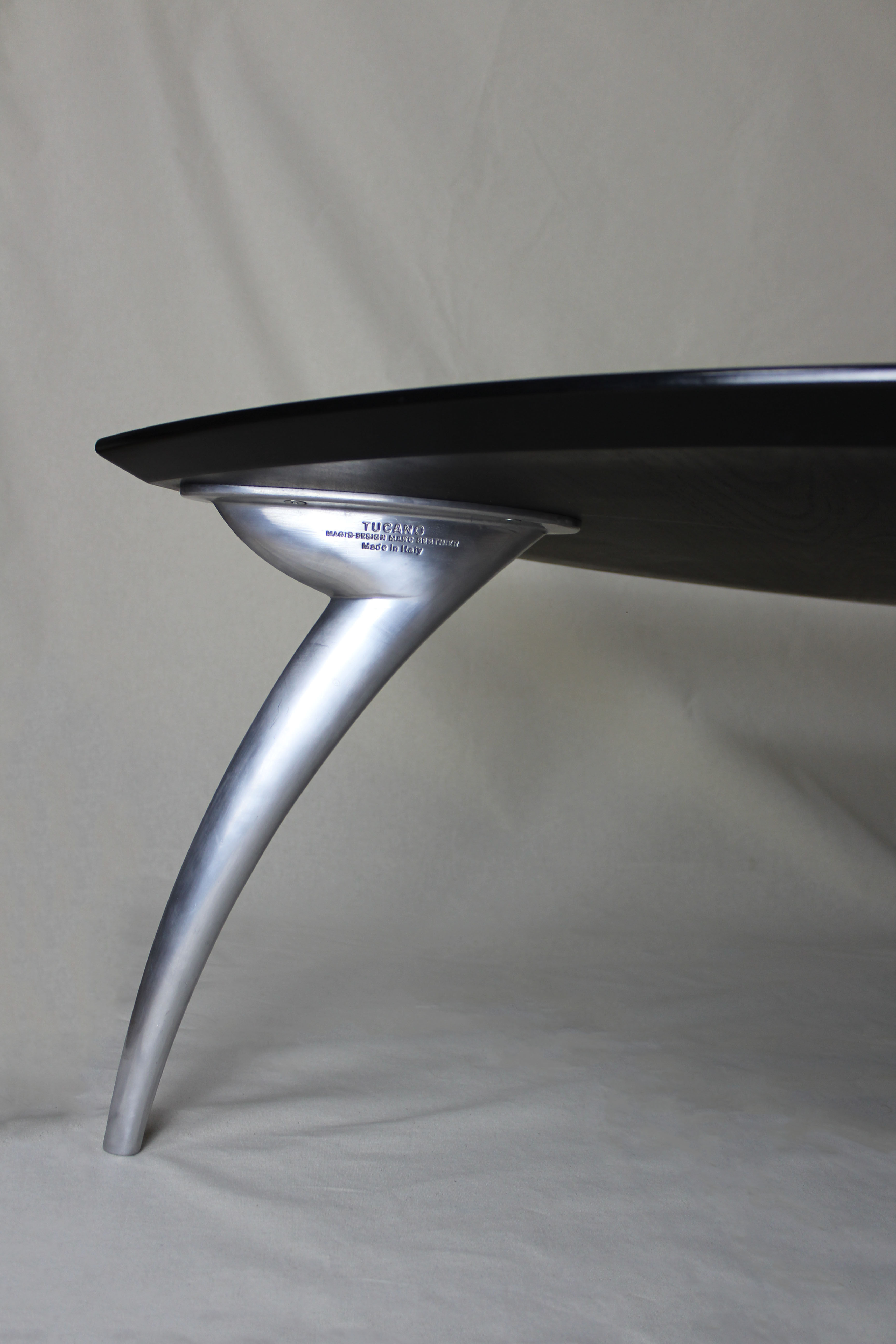 Table basse "Tucano" par Marc Berthier circa 1990