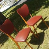 Paire de chaises type Baumann skaï 1960 pieds compas