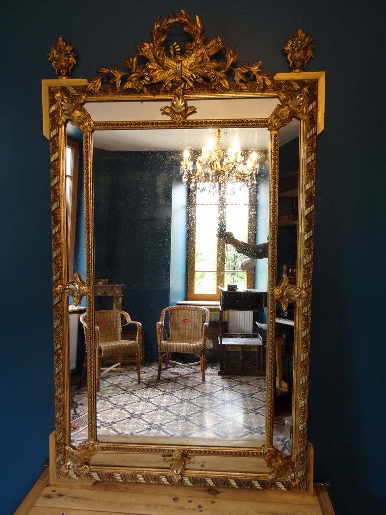 Miroir XIXème à parcloses en stuc doré 100 x 175 cm