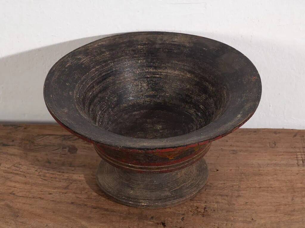 Ancient hand-painted Tibetan singing bowl (c.1900) #30
