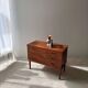 Commode en teck entièrement rénovée au design vintage des années 1960.