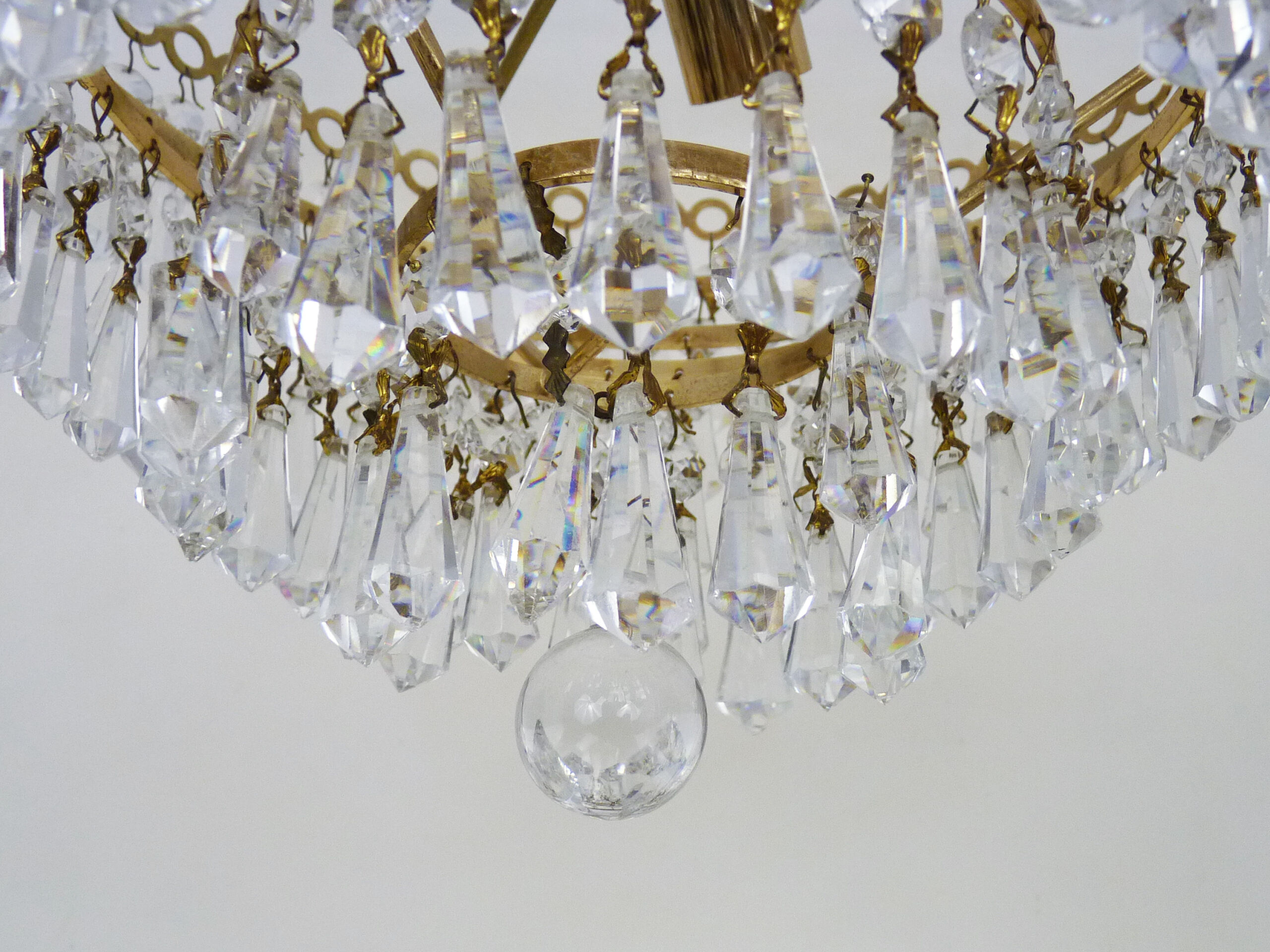 Chandeliers, brass crown ceiling lamp, 5 floors, 3 lights, glass tassels. Year 80 90