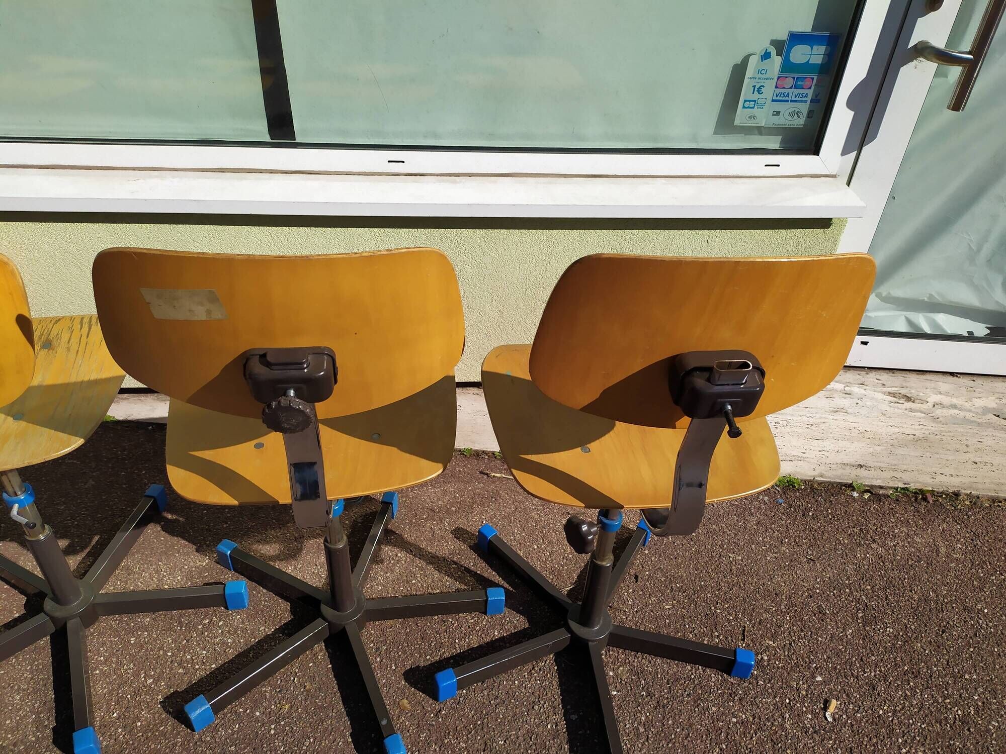 Lot of 4 couture swivel adjustable workshop chairs