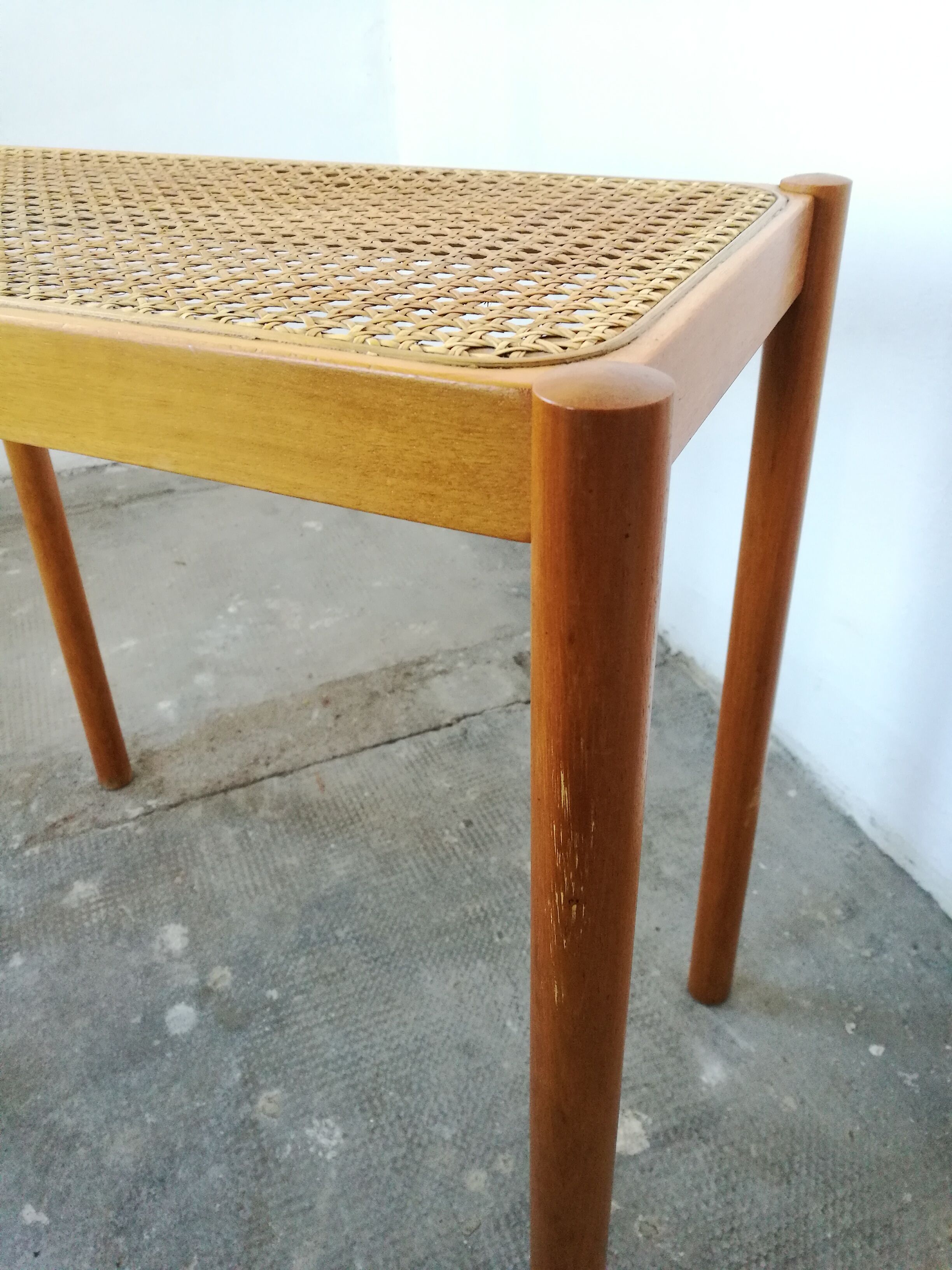 Table, canning sofa tip