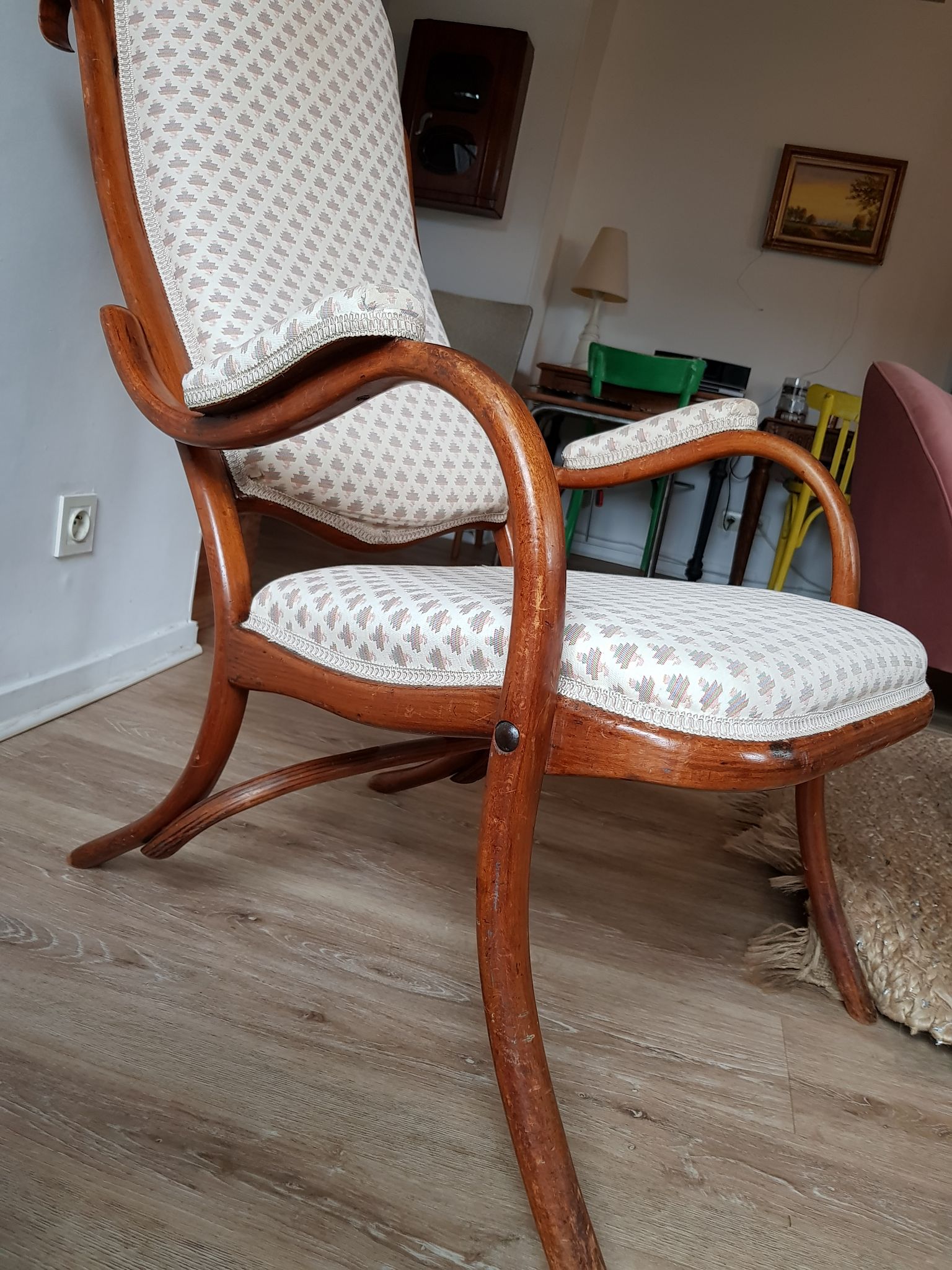 Curved wooden chair at the beginning of THE 20th century