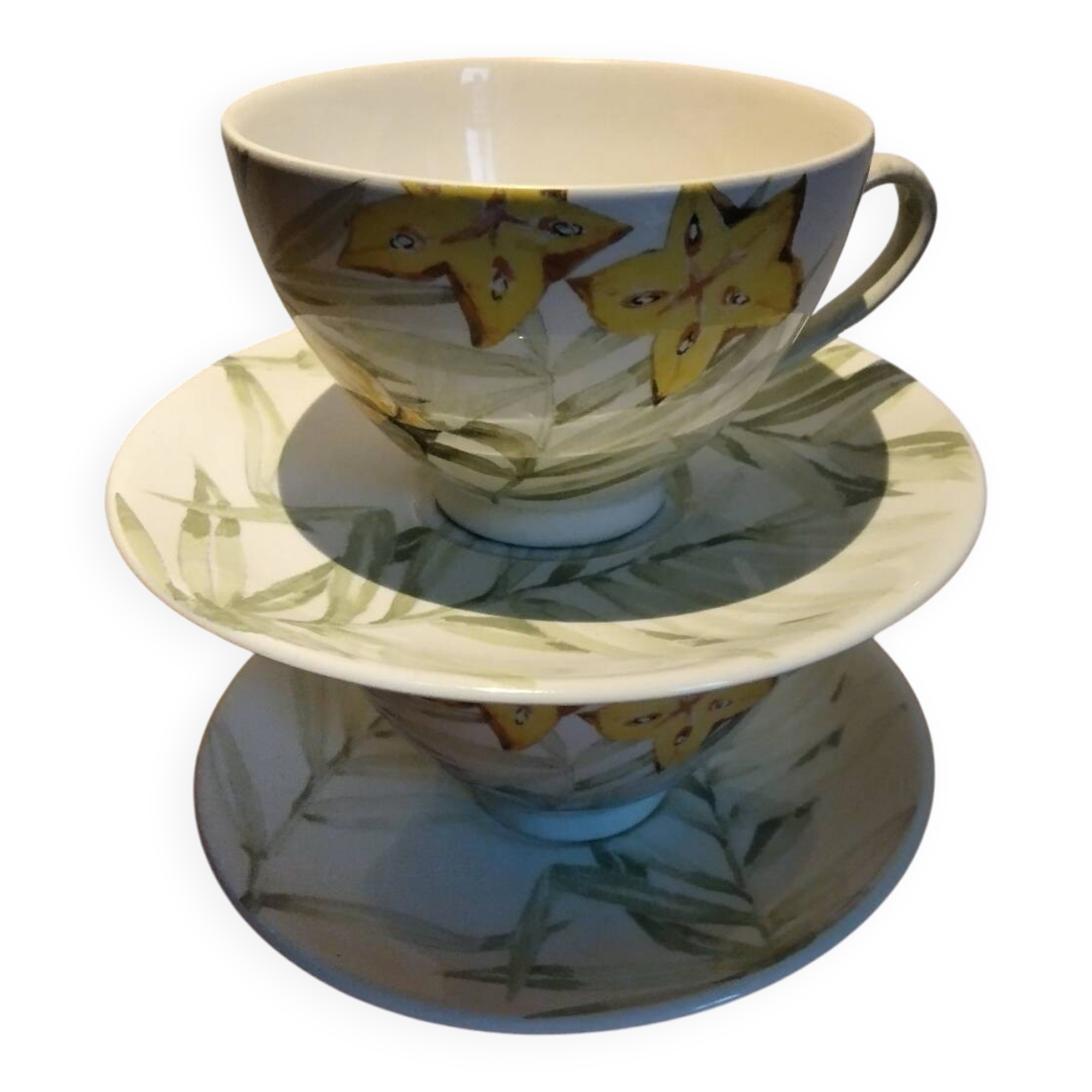 2 tasses et leurs soucoupes assorties de la célèbre manufacture gien,
