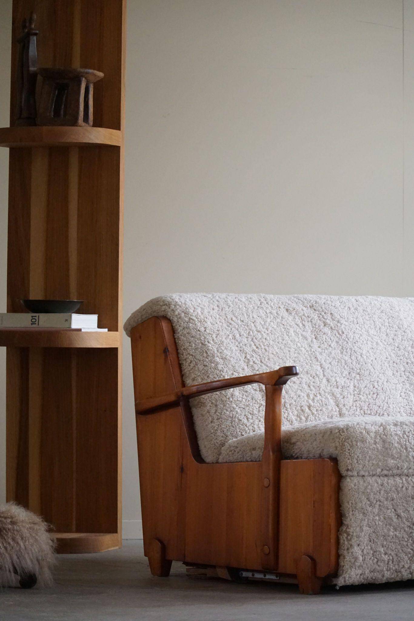 Modern Swedish two-seater independent sofa bed in pine and lambswool, 1950s.