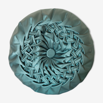 Round cushion in green pleated silk