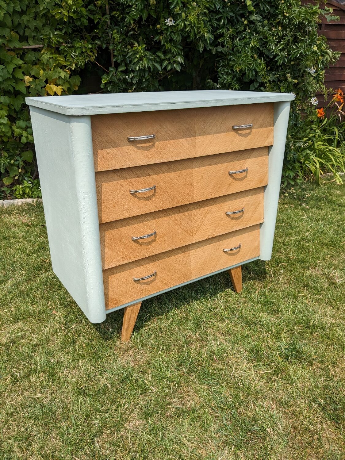 Commode scandinave pieds compas