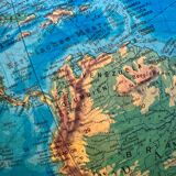 Lampe globe en verre Duo Welt Im Raum vintage des années 1980.