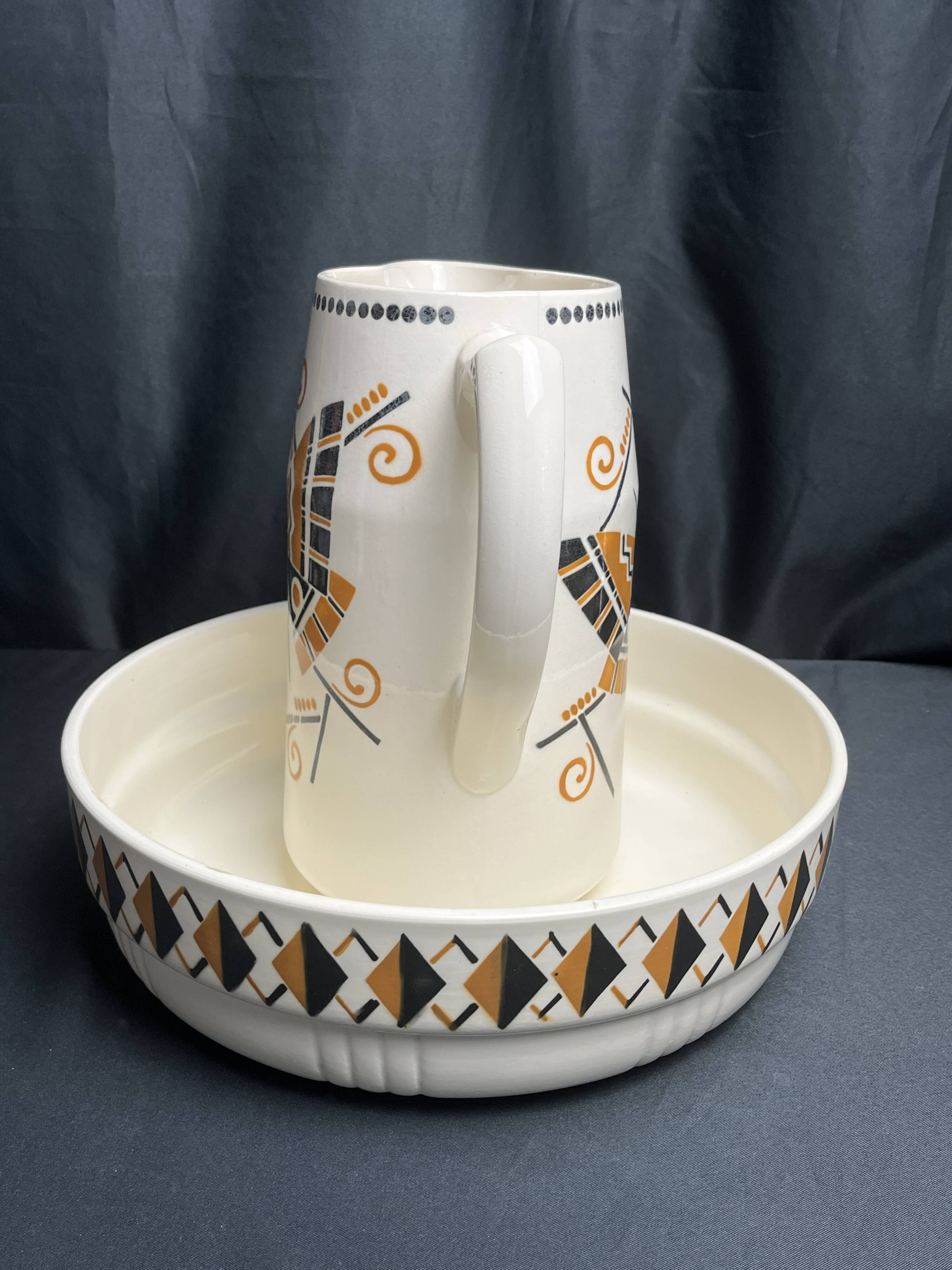 Art Deco, brocade jug and ceramic basin by Badonwiller around 1930.