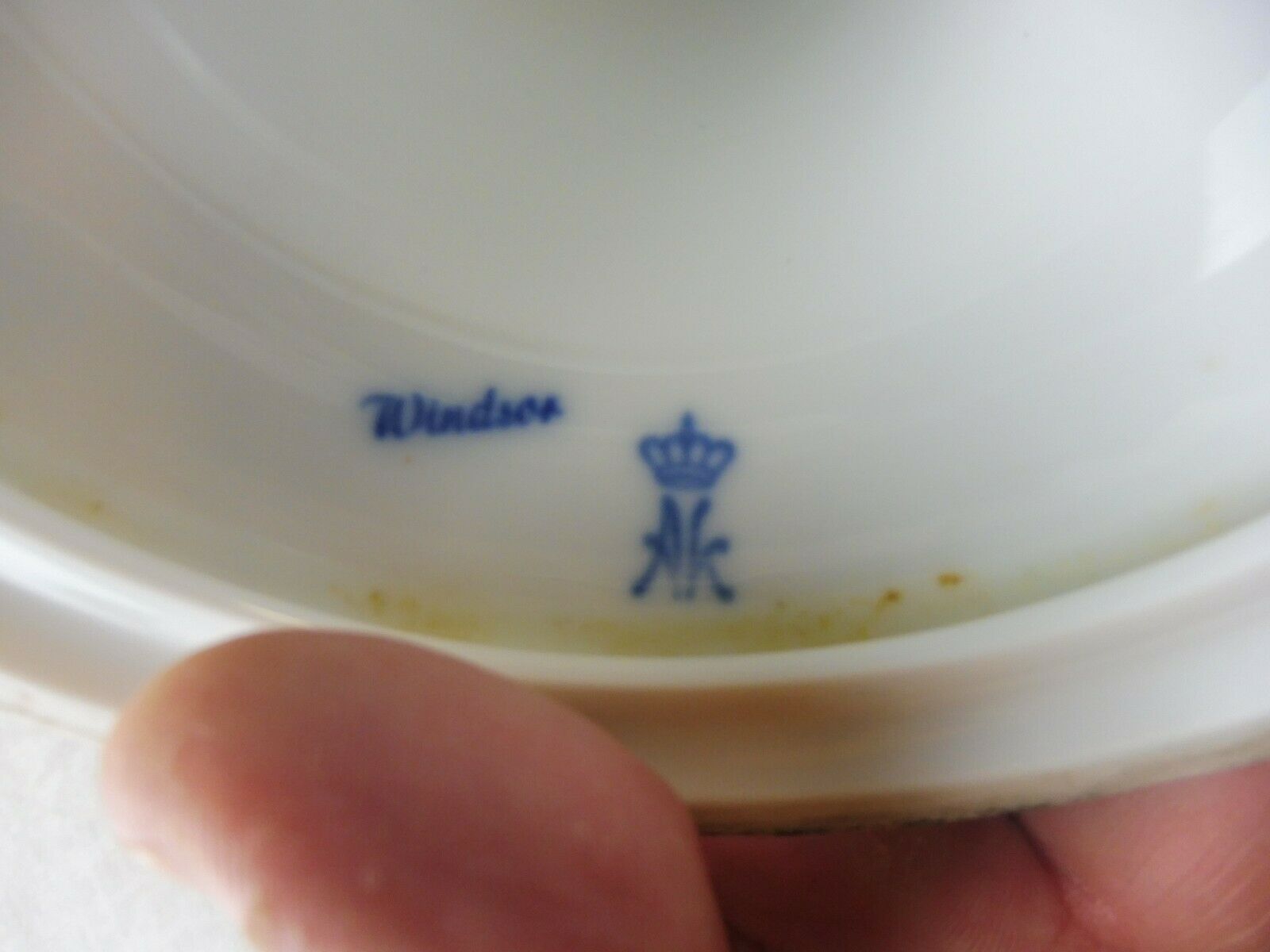 Old standing cake dish, flower décor