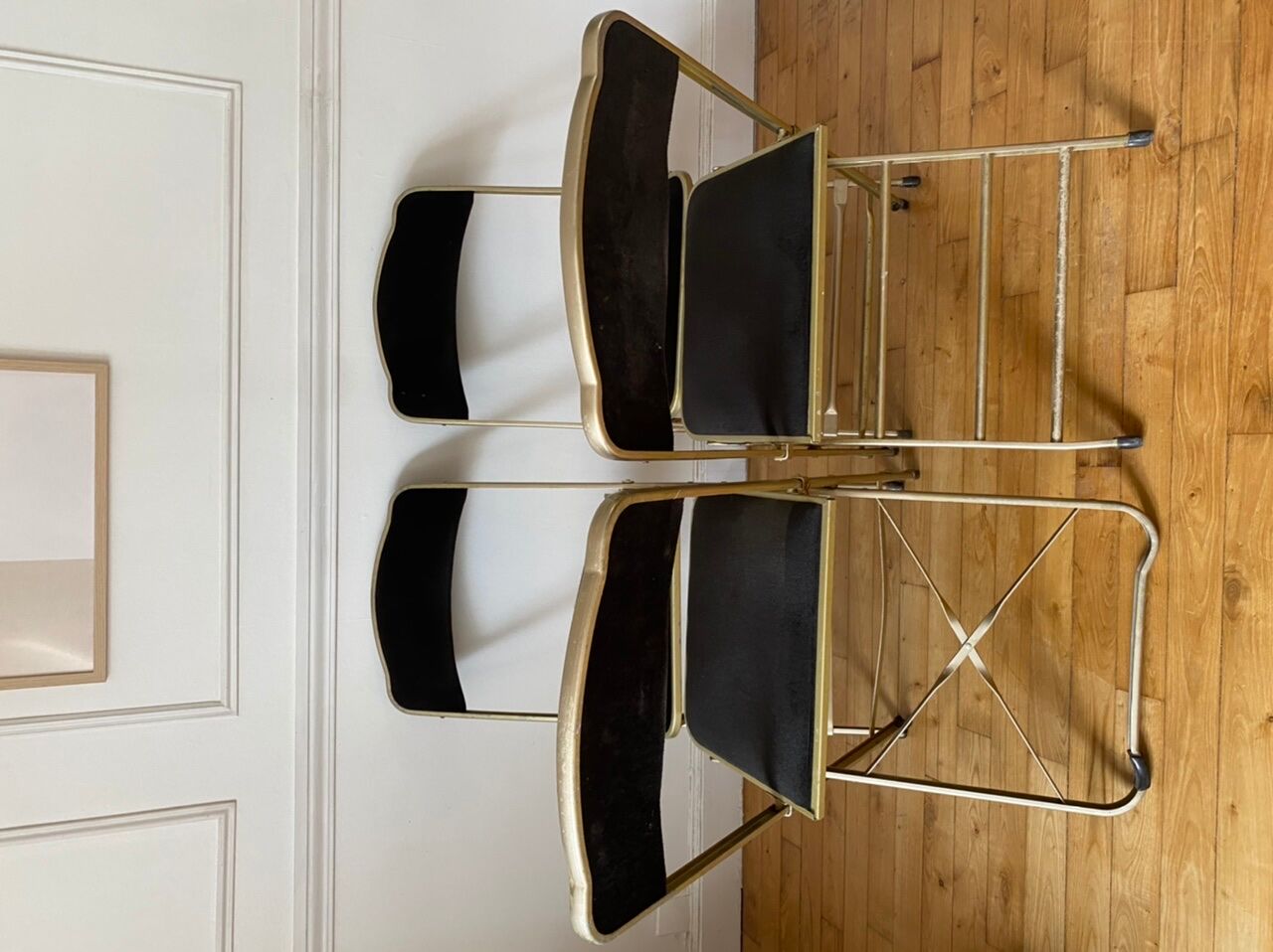 Series of 4 foldable velvet chairs