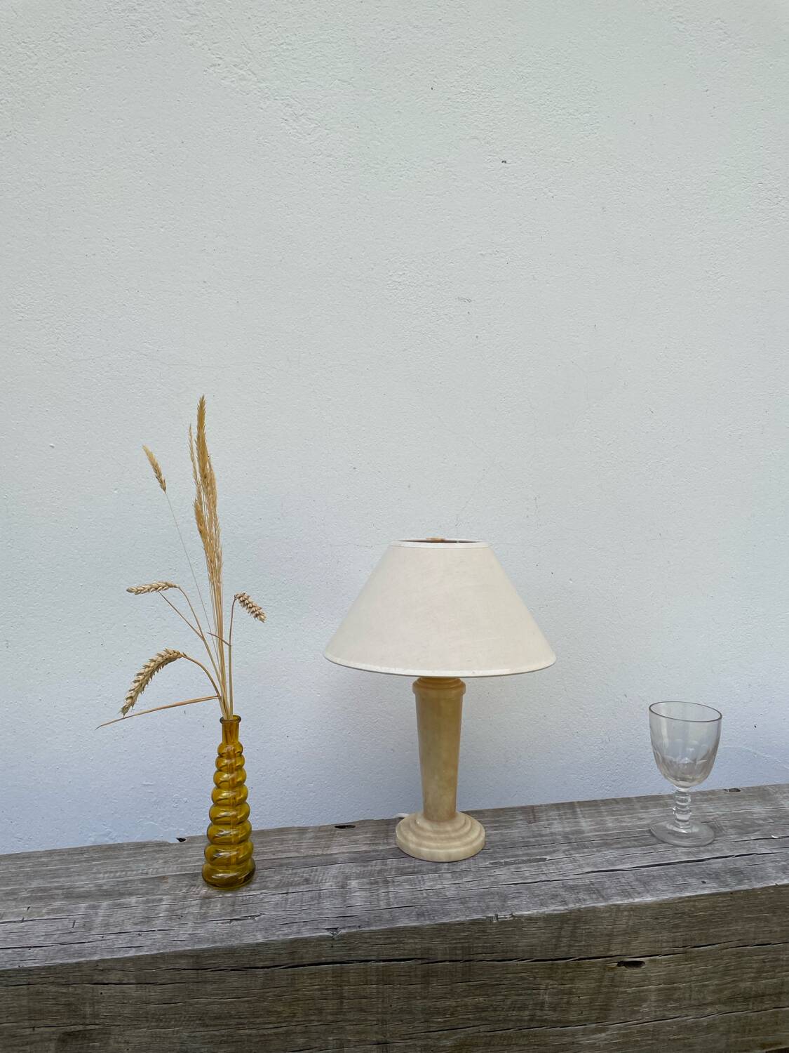 Beige alabaster art deco lamp