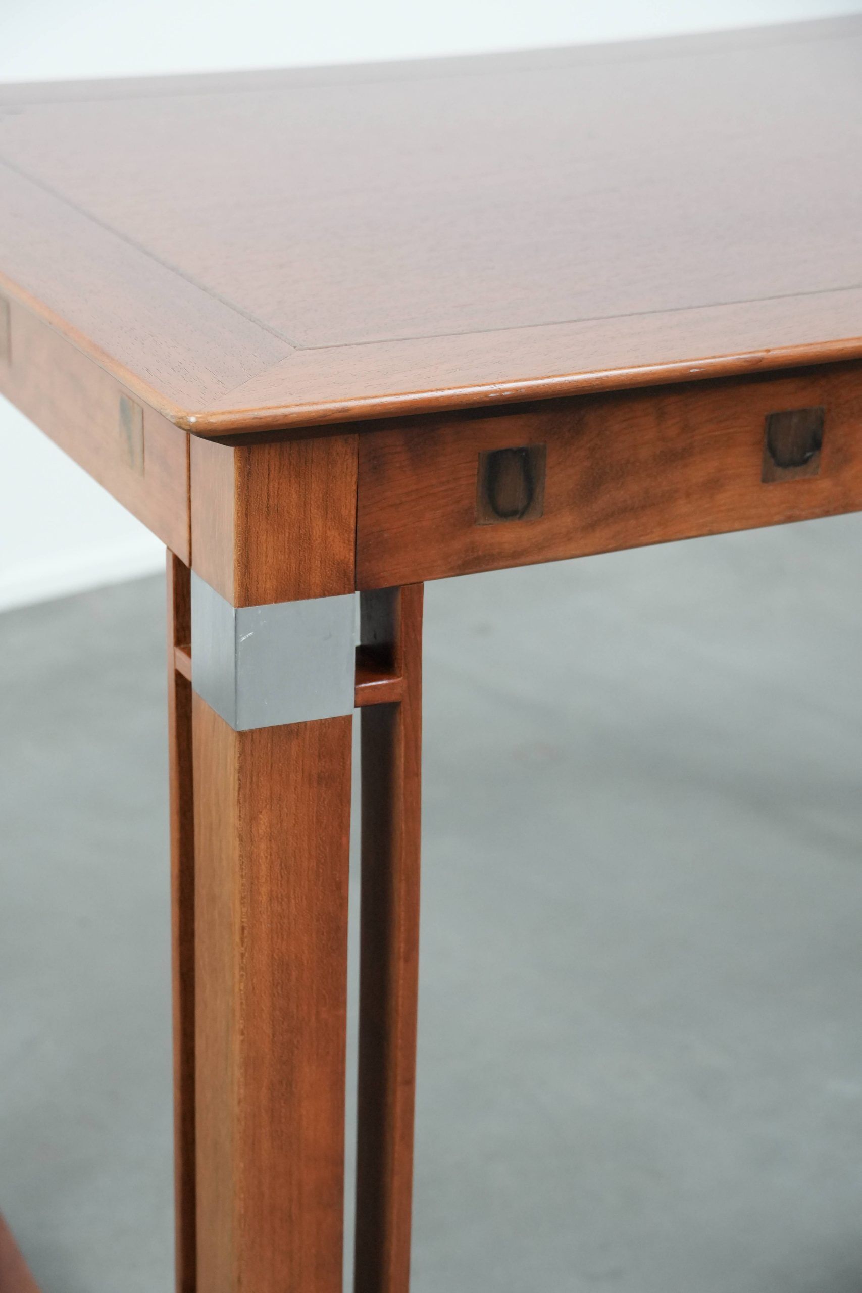 Art Deco design desk with a beautiful finish and elegant shapes