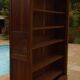 Chic old bookcase pegged in walnut with two glass doors and 5 shelves – Very good condition