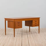 Danish Teak Model 130/1 Desk by Børge Mogensen for Søborg Møbelfabrik, freestanding 1950s