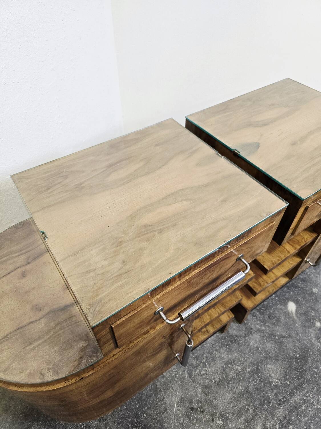 Tables de chevet Art déco des années 30