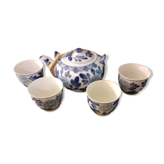 Asian porcelain box 1 tea and 4 cups with signature