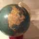 Globe terrestre ancien pied en bois