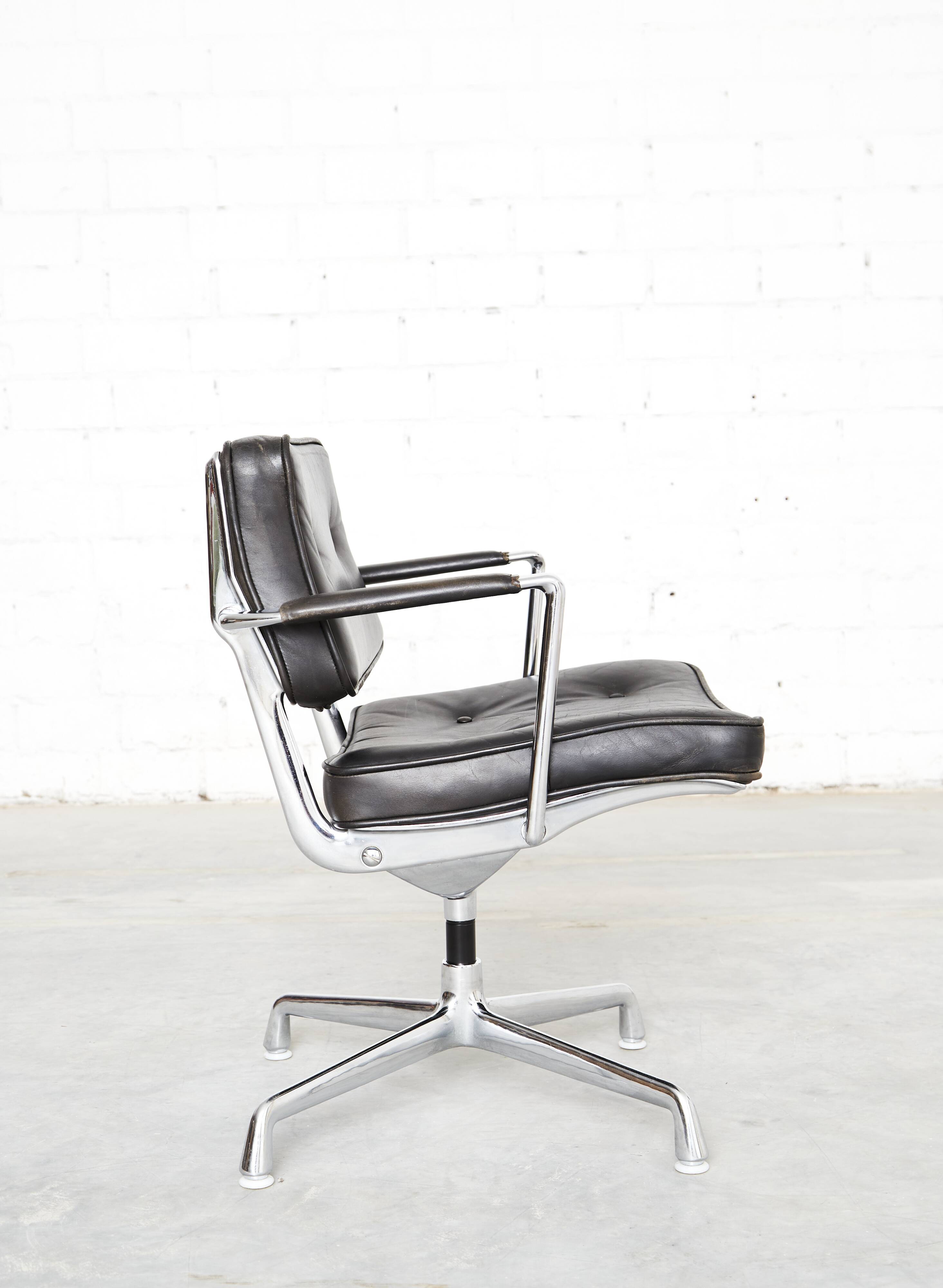 Chaise de bureau intermédiaire ES102 de Ray & Charles Eames pour Herman Miller