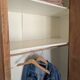 Bonnetière parisienne ancienne avec miroir en bois brut restauré