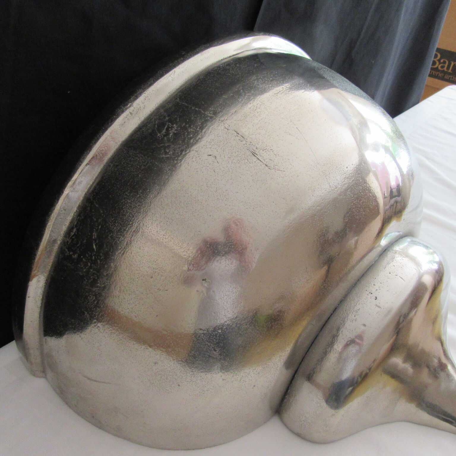 Modern aluminum cast-iron wall shelf