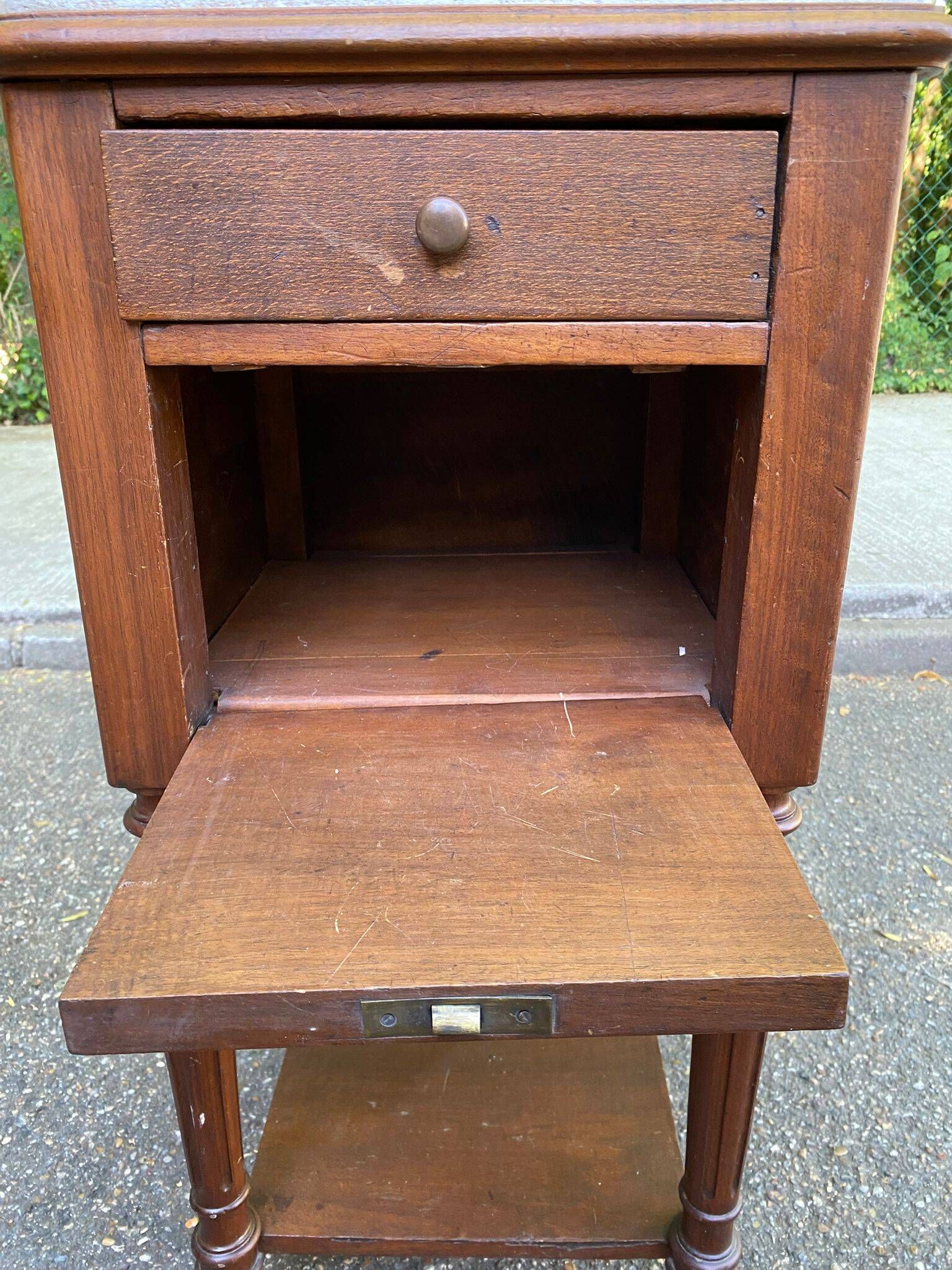 Table de chevet en bois massif henri II du 19ème