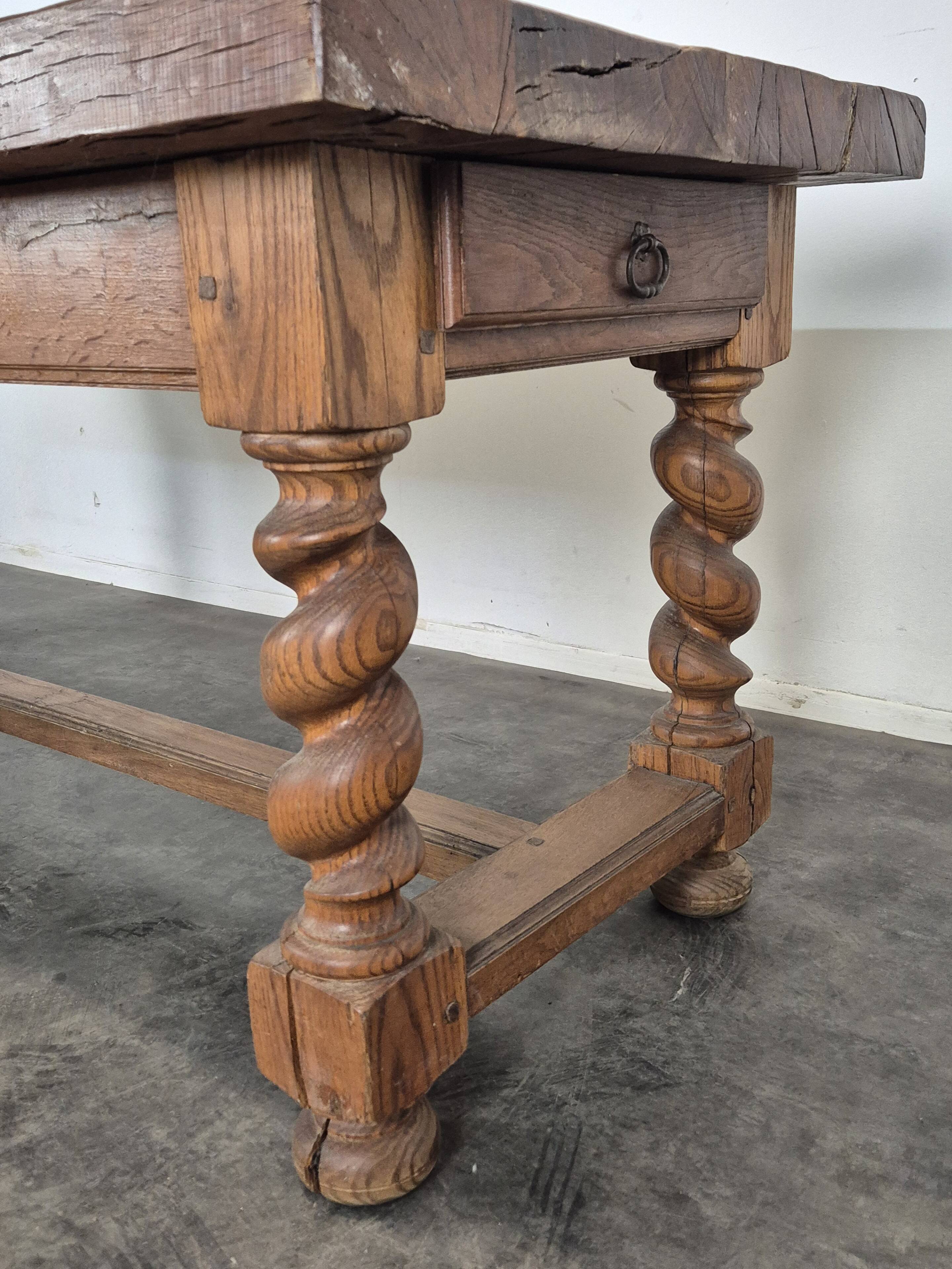 Table de ferme en chêne massif de style Louis XIII