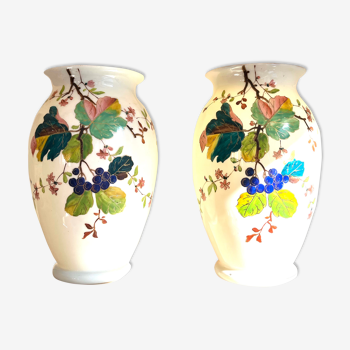 Paire de vases en opaline début du XXe siècle