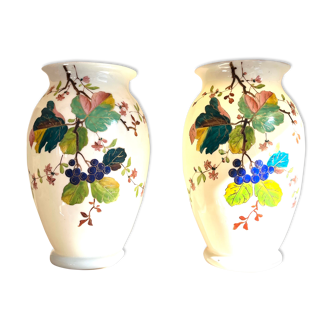 Paire de vases en opaline début du XXe siècle