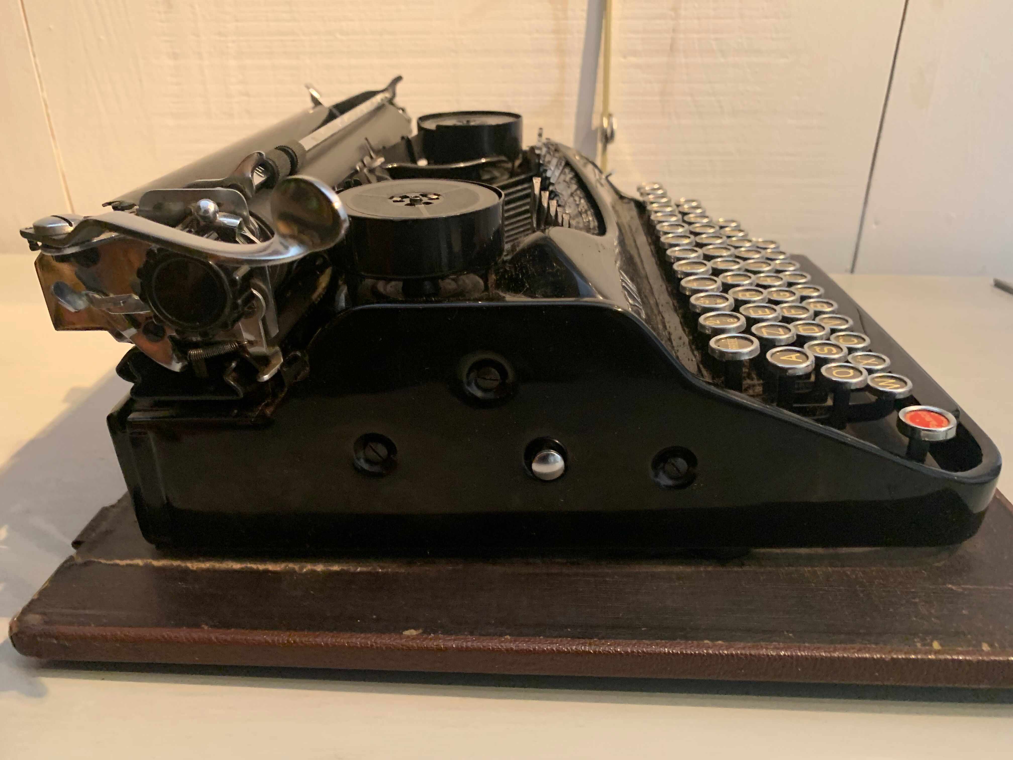 Portable typewriter
