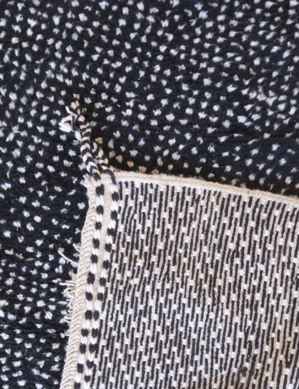 Tapis Noir à pois - 304 x 225 cm