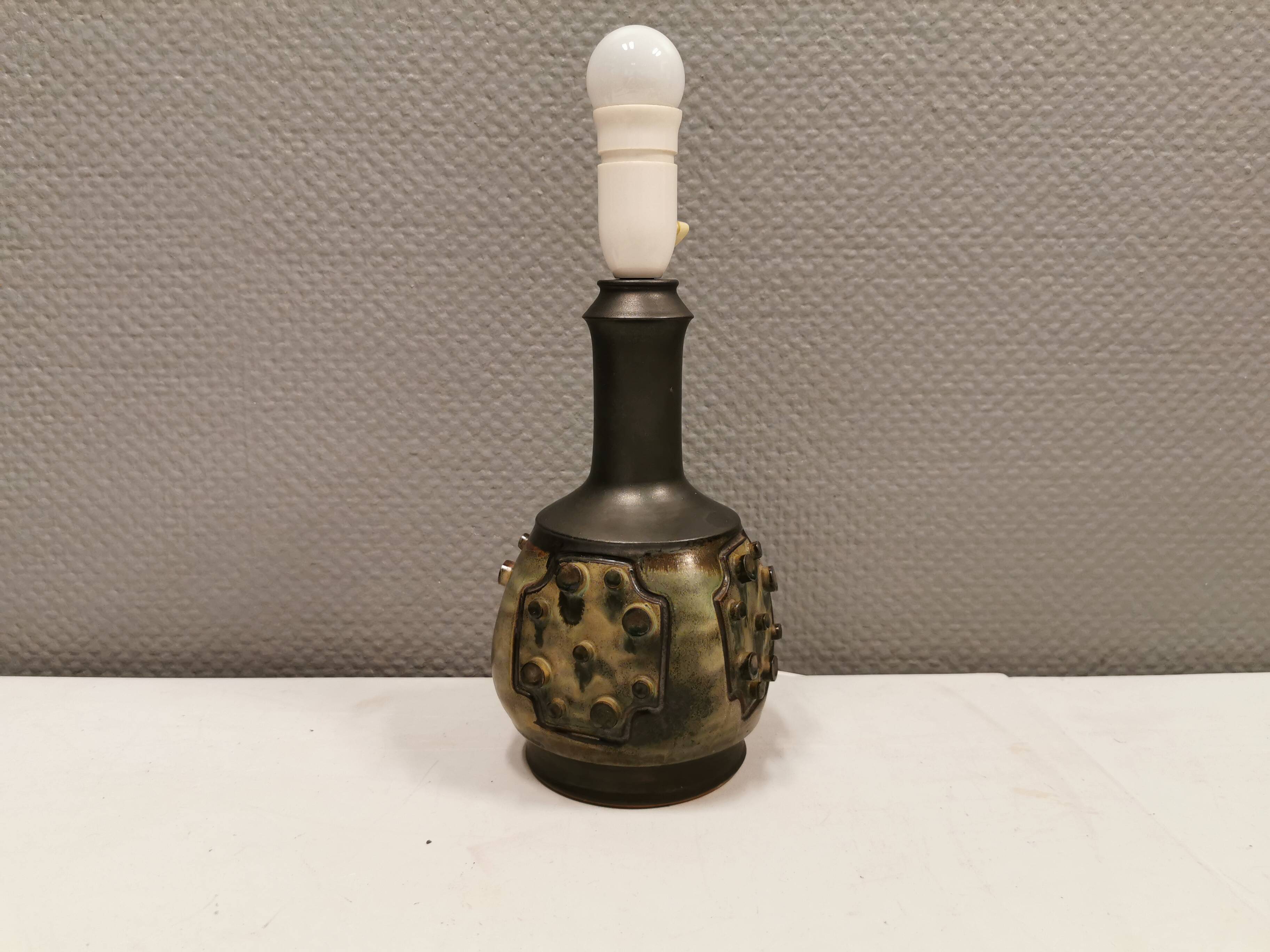 Lampe danoise en céramique. Elle date des années 70 et on l'appelle la lampe hérisson.