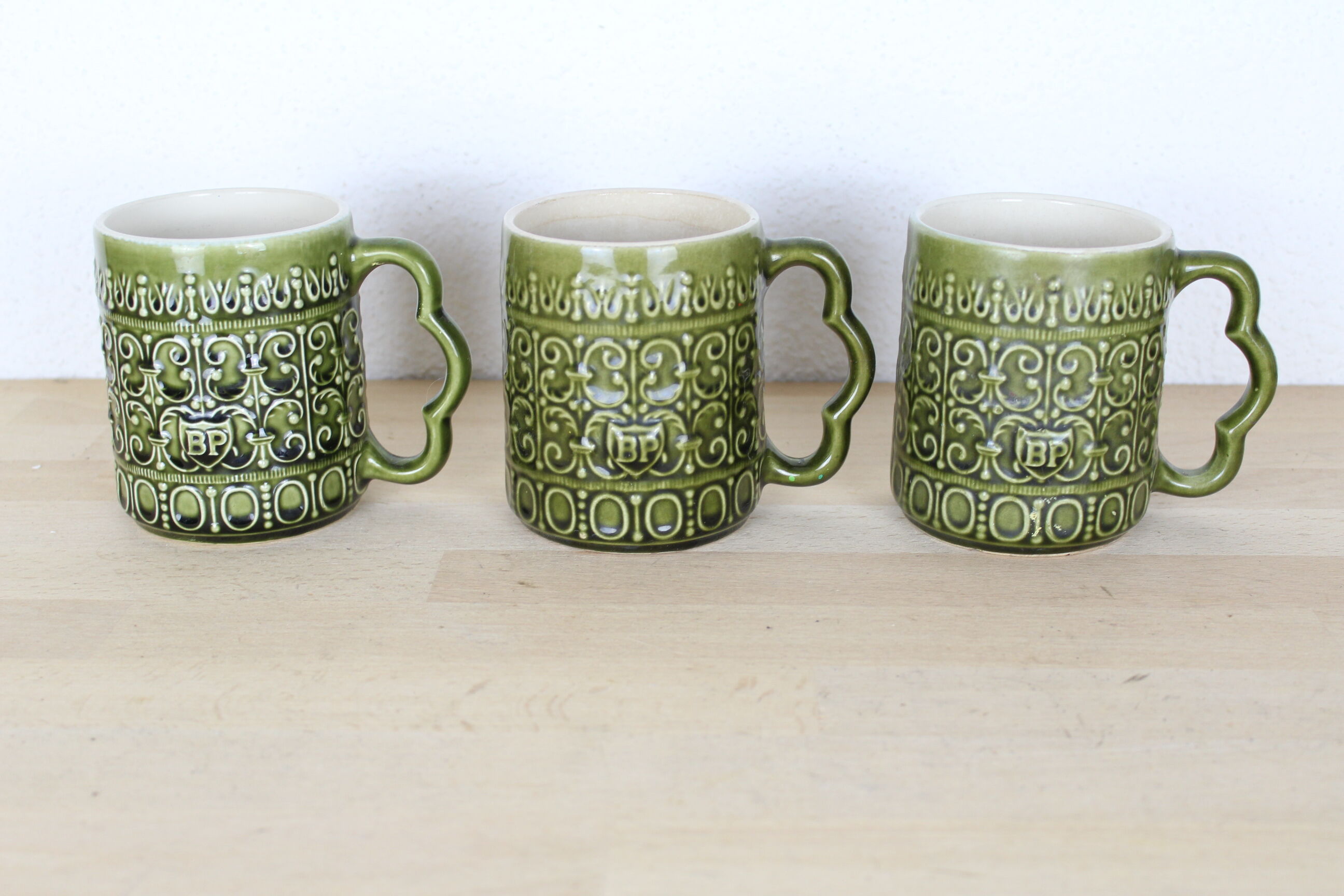 Set of 3 mugs in green ceramic