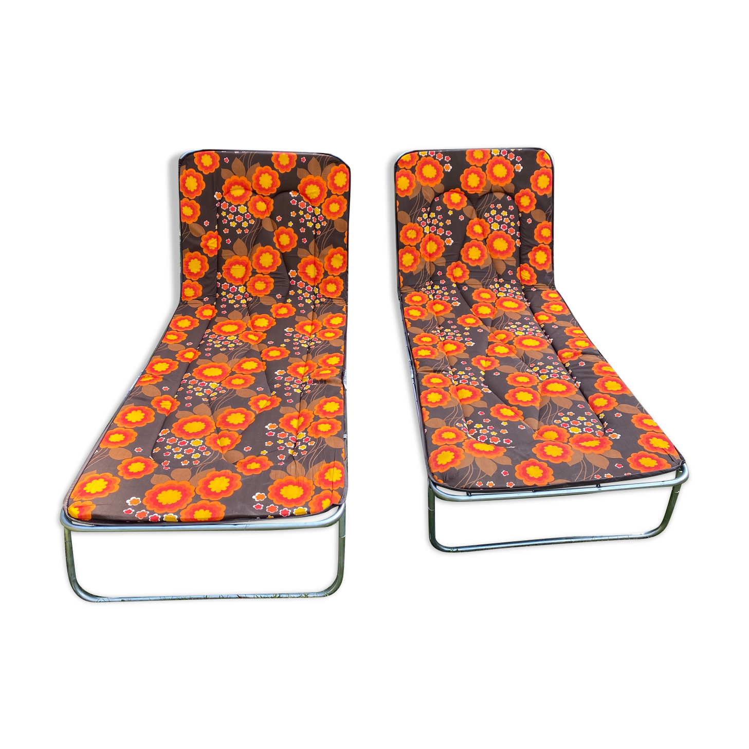 Pair of vintage sunbeds