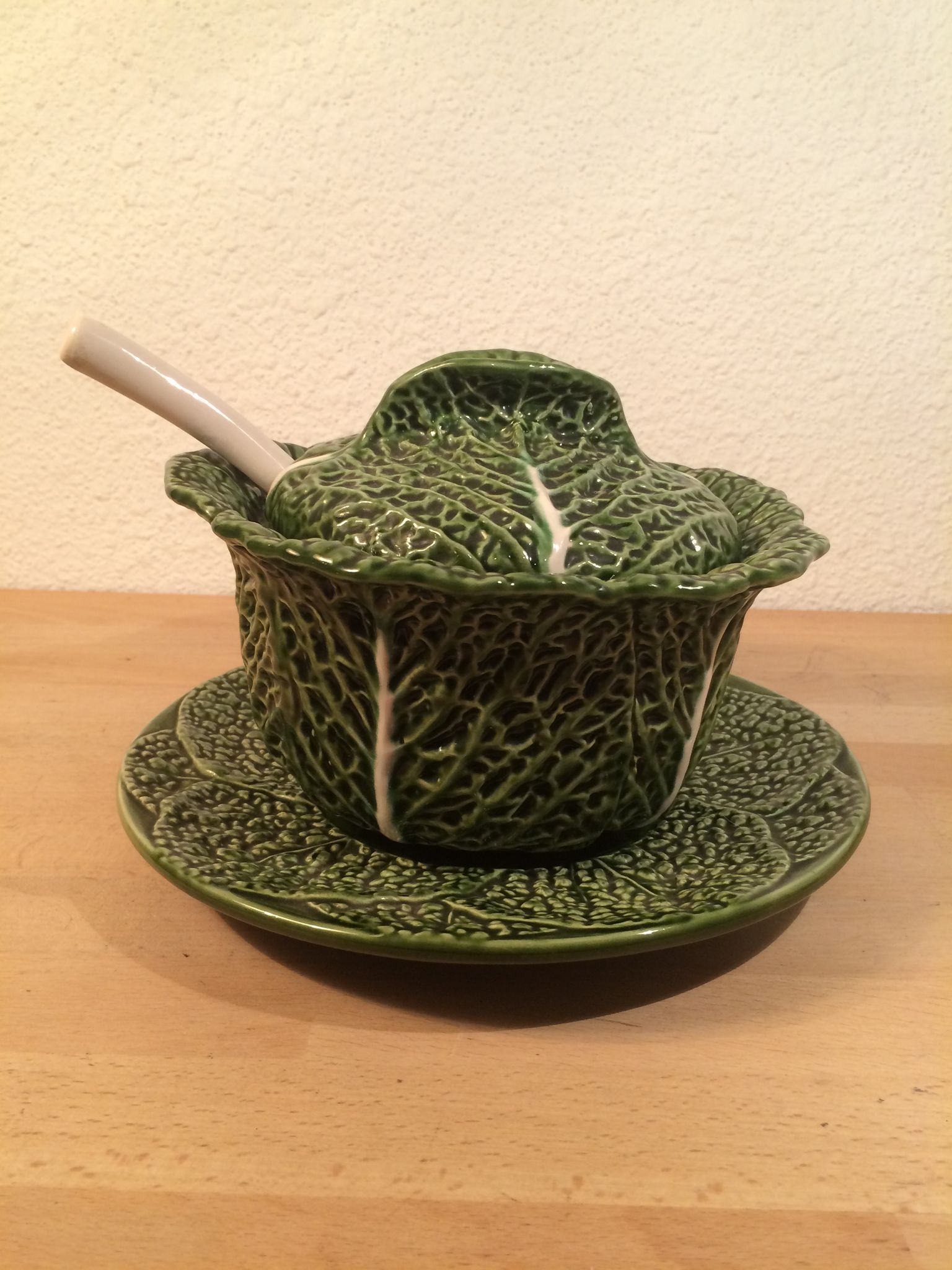 Ceramic cabbage service: salad bowl and tureen