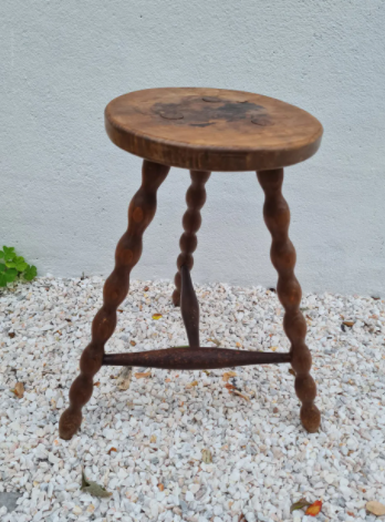 Tripod stool