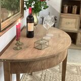 Round folding table in walnut